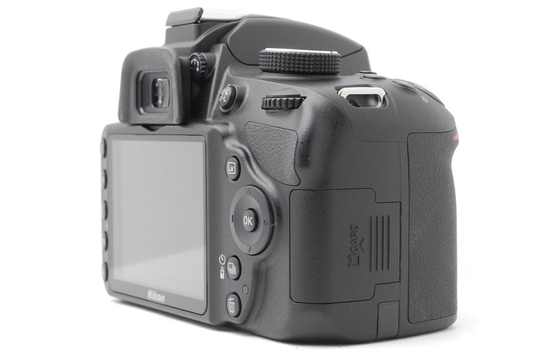 【ショット数８枚　ほぼ新品】Nikon D3200　スマホ転送　箱・付属品付き