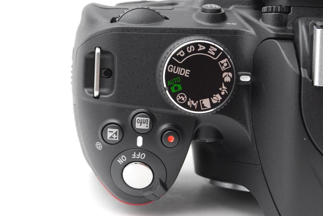 【ショット数８枚　ほぼ新品】Nikon D3200　スマホ転送　箱・付属品付き