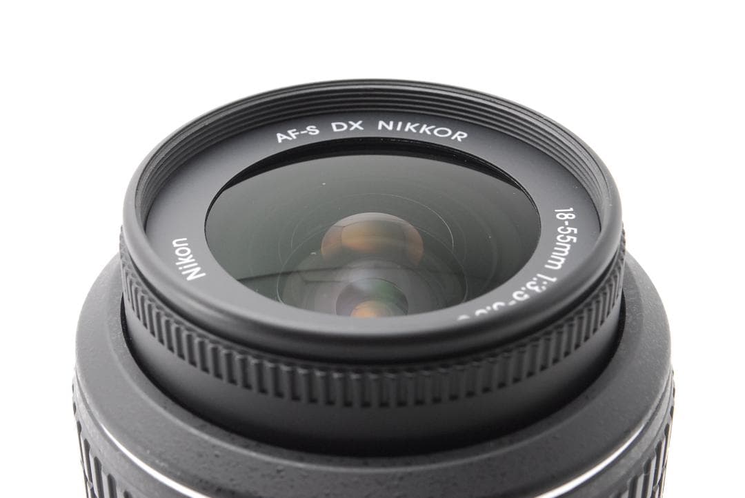 【ショット数８枚　ほぼ新品】Nikon D3200　スマホ転送　箱・付属品付き