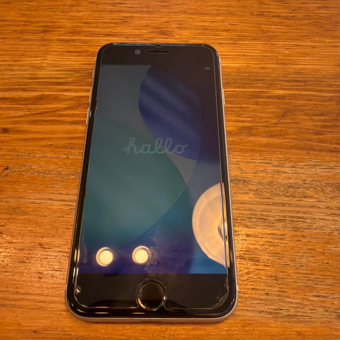 iPhone se 第3世代　64GB