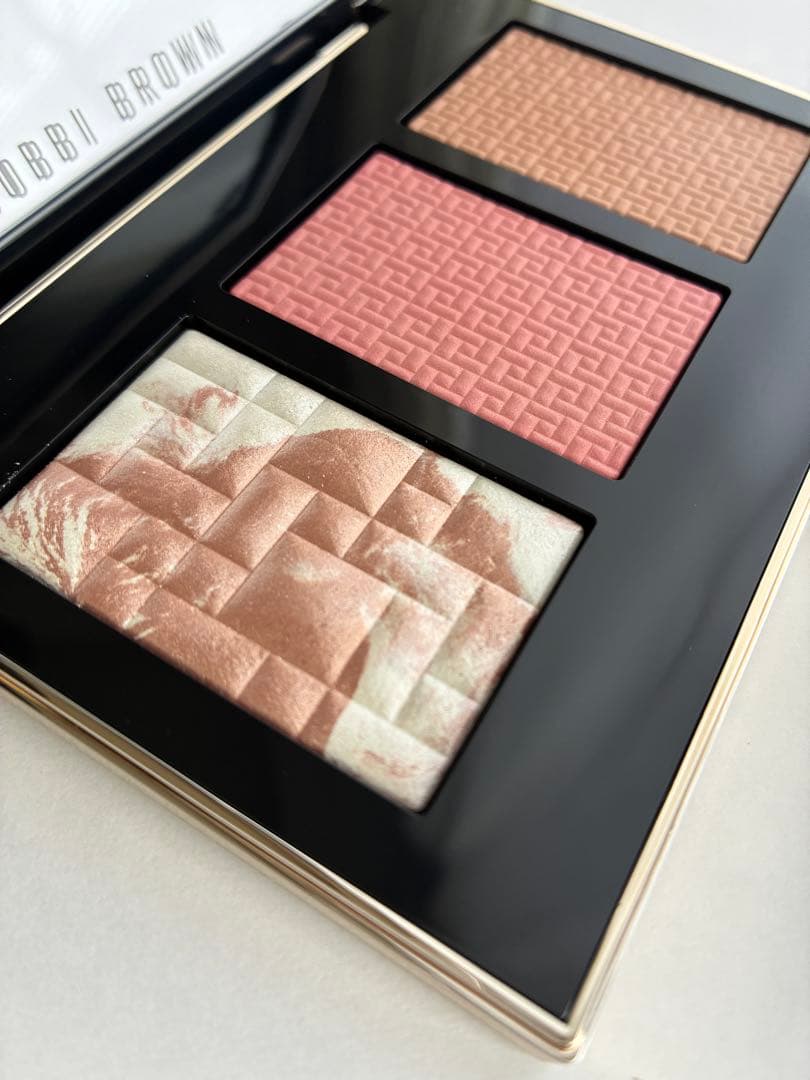 ◆新品 BOBBI BROWN スカルプト＆グロウパレットライト