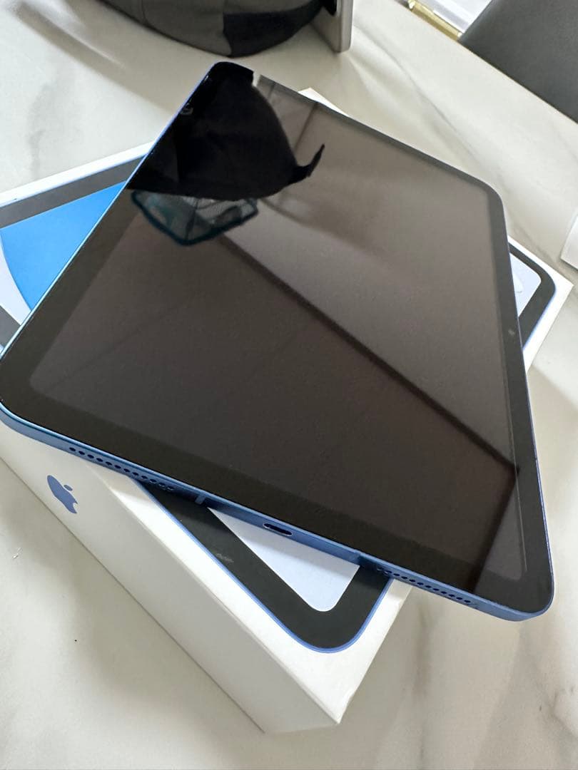 Apple iPad（第10世代）Wi-Fi+ Cellular64本体 青