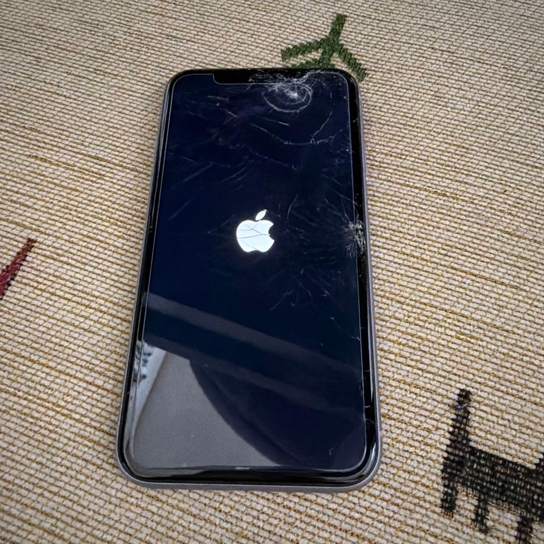 Apple iPhone 画面ひび割れ　A2221 iPhone11