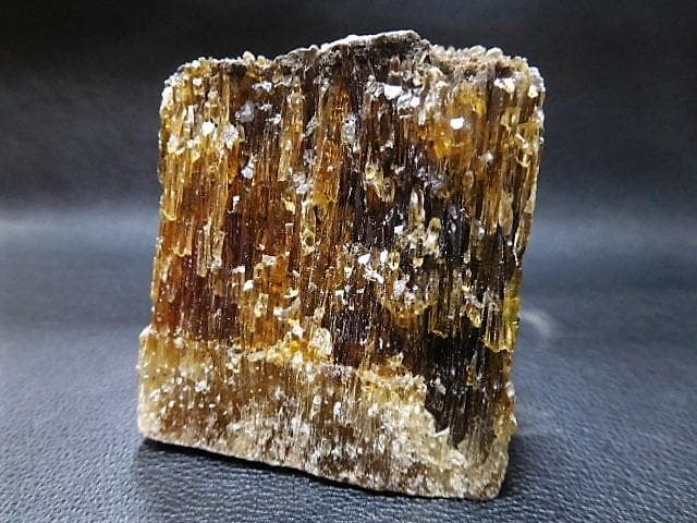 【アンバーカルサイト】方解石・鉱物・天然石標本　大サイズ２５２g