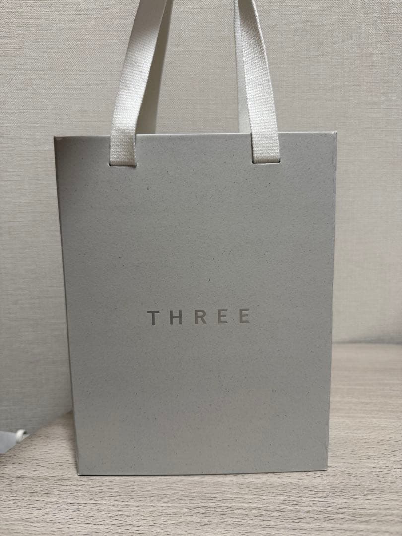 THREE エッセンシャルセント シャンプー＆トリートメント　ボックス入り