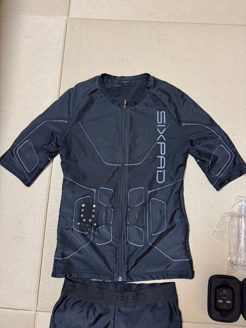 SIXPAD製、パワースーツ　上下セット　Ｌサイズ