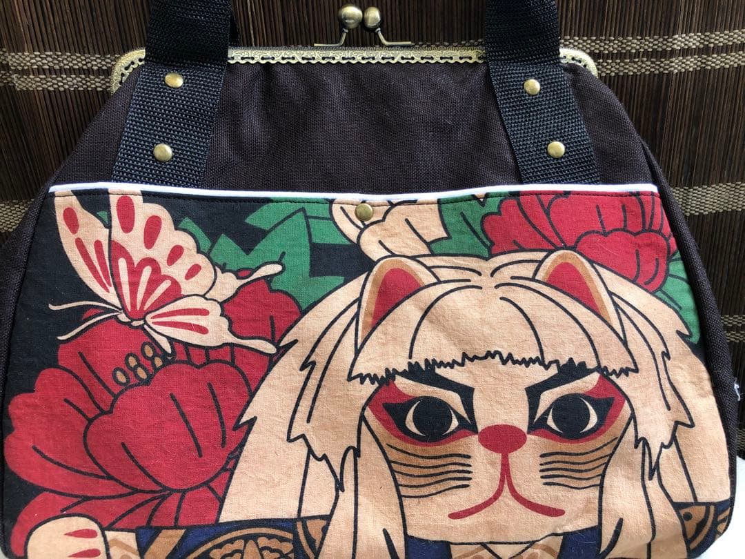 大容量マチたっぷりボストン風がま口バッグ・ハンドメイド歌舞伎猫あおりがま口