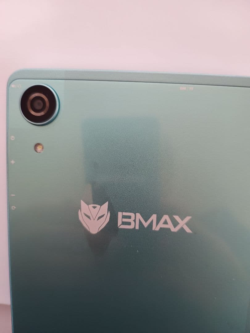 通話ができる8インチタブレットBMAX I8_plus カバー付き