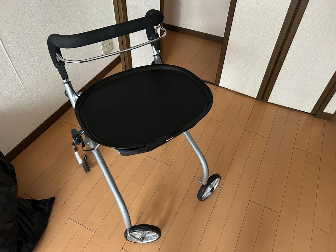 【再出品です。超美品 総額7,900円 室内用歩行車 竹虎製 レツゴーミニ】