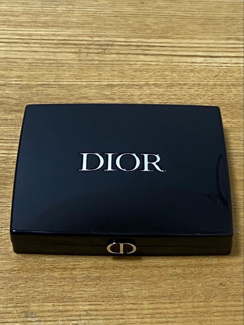 Dior サンク クルール　823 ローザ　ムタビリス ショッパー付き