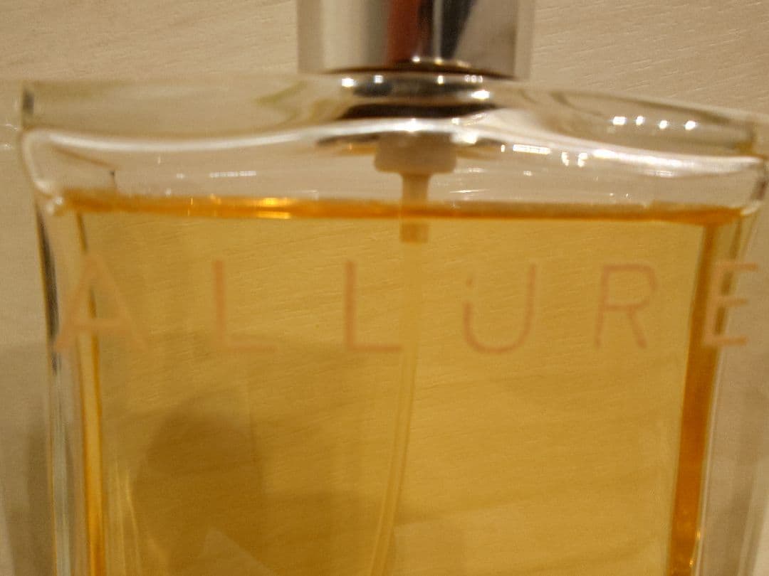 ALLURE 香水