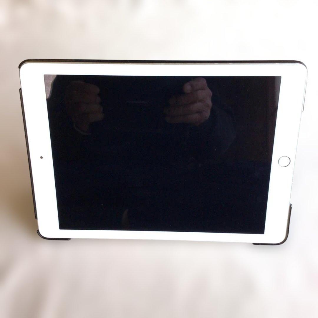 iPad 第5世代 MP2G2J/A （Apple）美品です