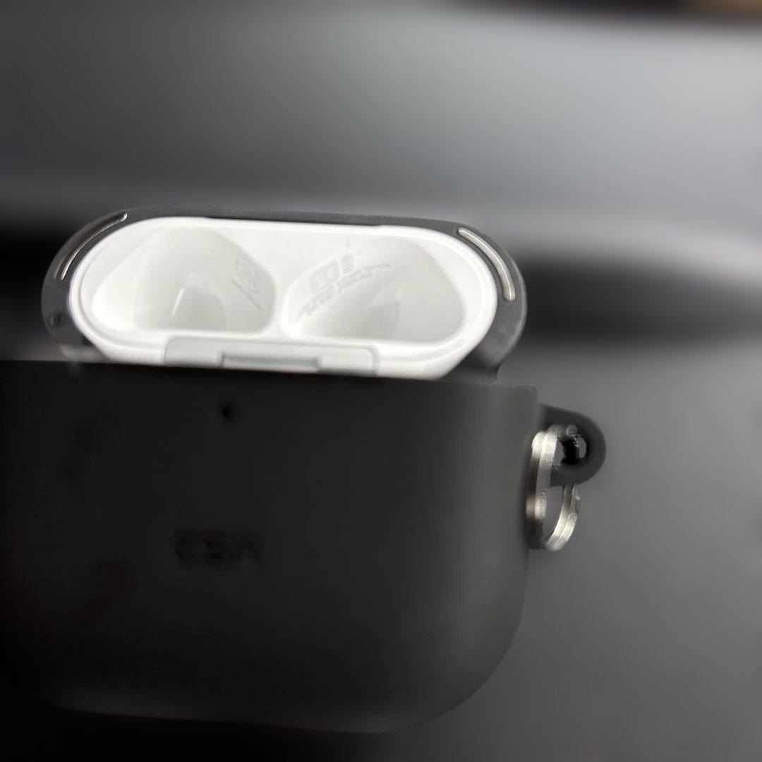 ほぼ新品✴︎AirPods4 ANC搭載モデル ESR ケース付き✴︎
