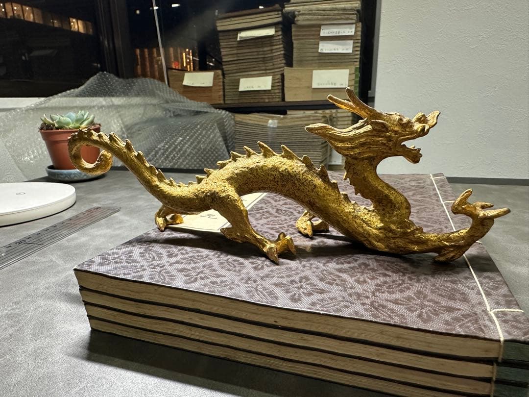 金色のドラゴン彫刻 金属製 中国 金龍 摆件 风水