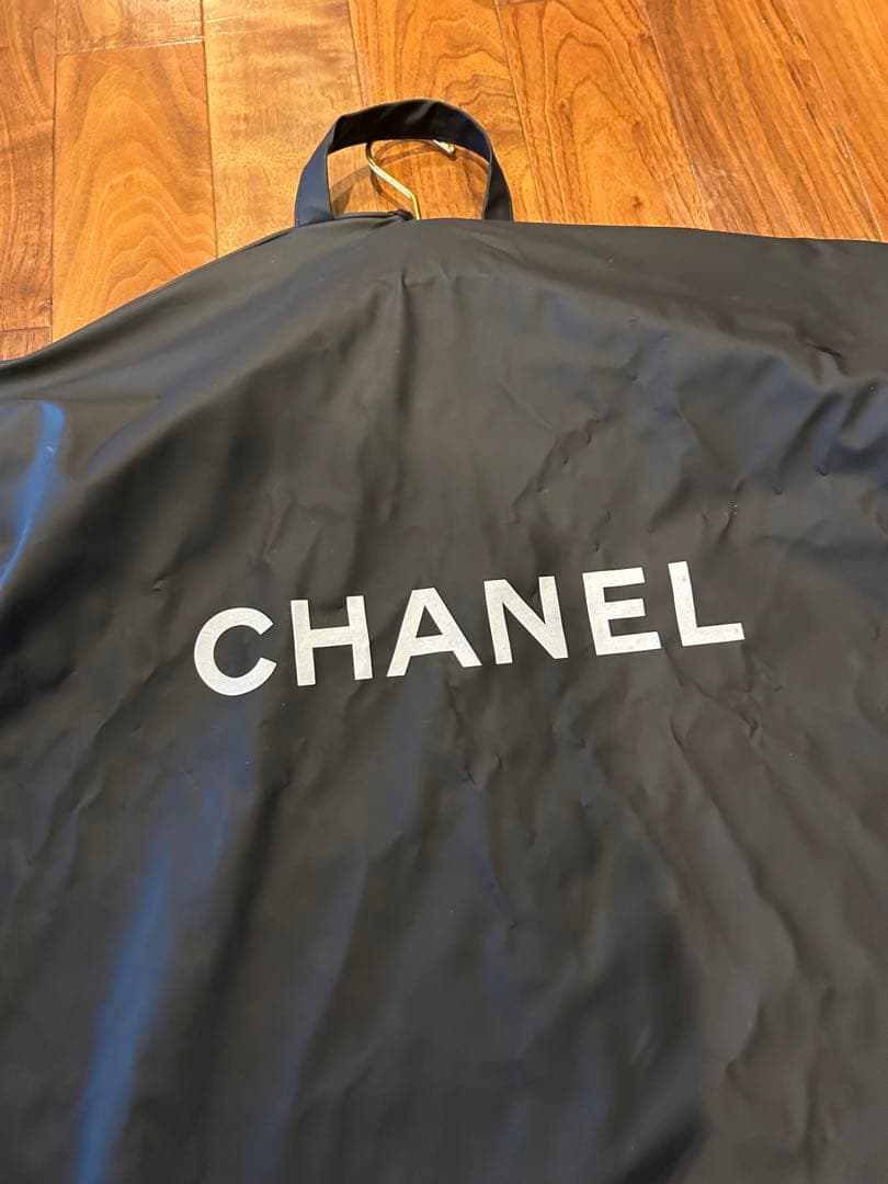 CHANEL 高級ガーメントバッグジッパーつきナイロン製とベルベットハンガー