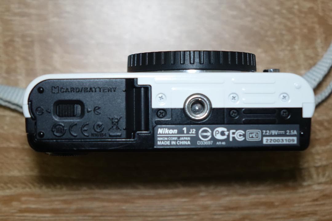 Nikon 1 J2 ホワイト ダブルレンズキット 動作確認済み