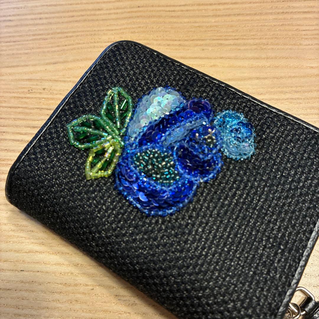 【美品】Think bee！　シンクビー　二つ折り　財布　ビーズ　刺繍