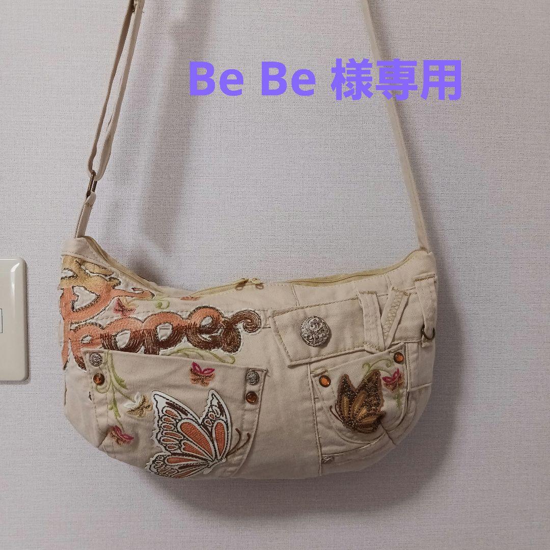 BeBe 　リメイクデニム半月型ショルダーバッグ