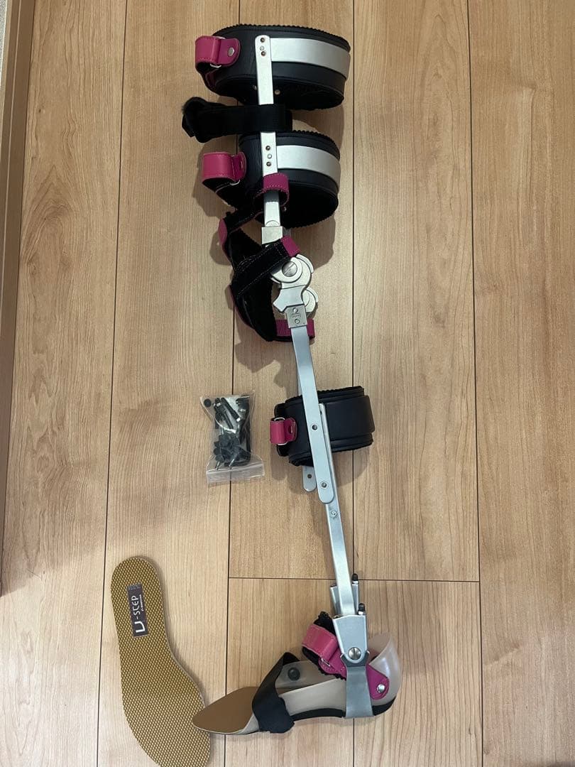 リハビリ用装具　女性右脚用