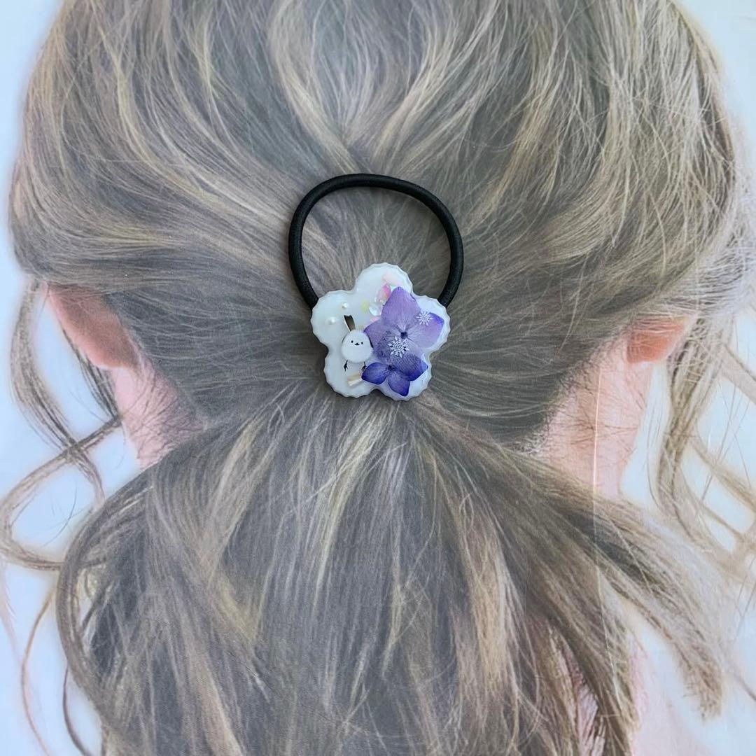 【3404】シマエナガ 花型ヘアゴム 紫の紫陽花入り 雪の結晶 ヘアアクセ