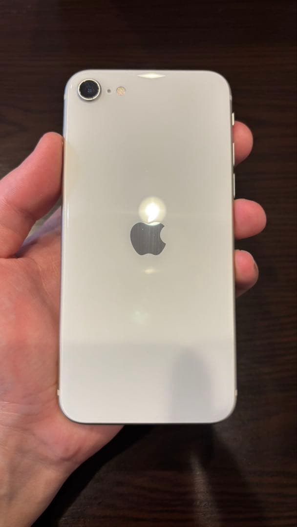 iPhone SE (第3世代) ホワイト SIMフリー　純正イヤホン付き