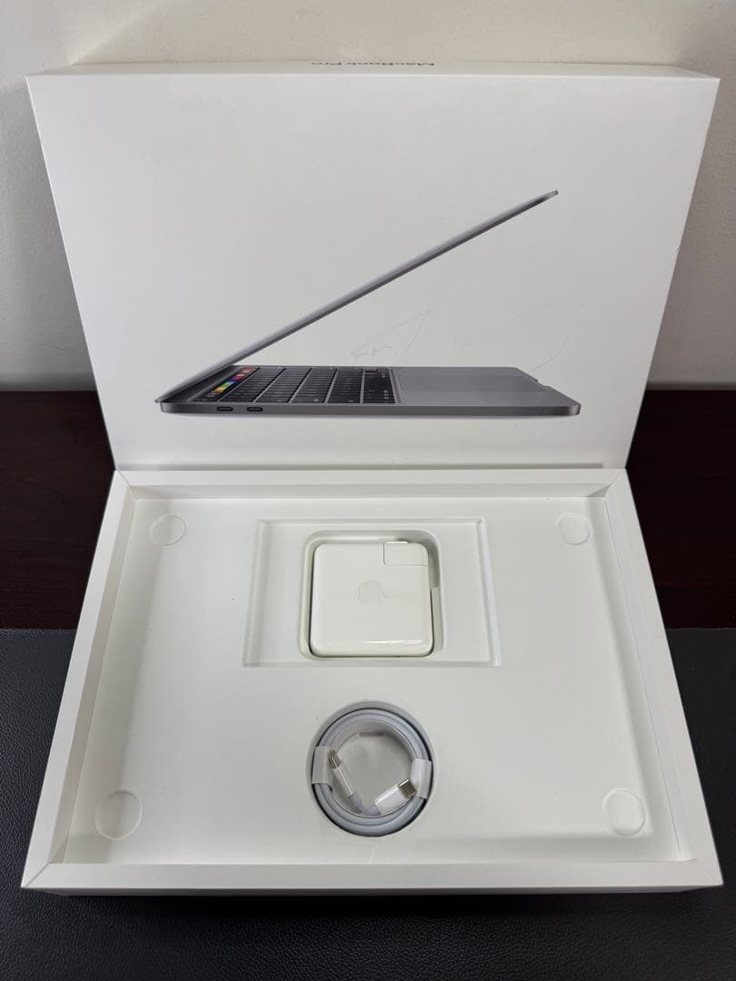 MacBook Pro 2020、13インチ、スペースグレイ。