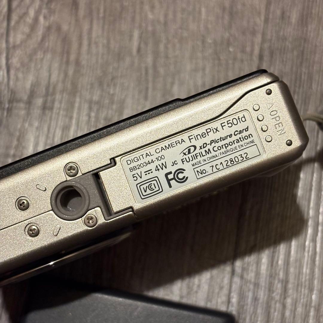 FUJIFILM FinePix f50 fd コンパクトデジタルカメラ