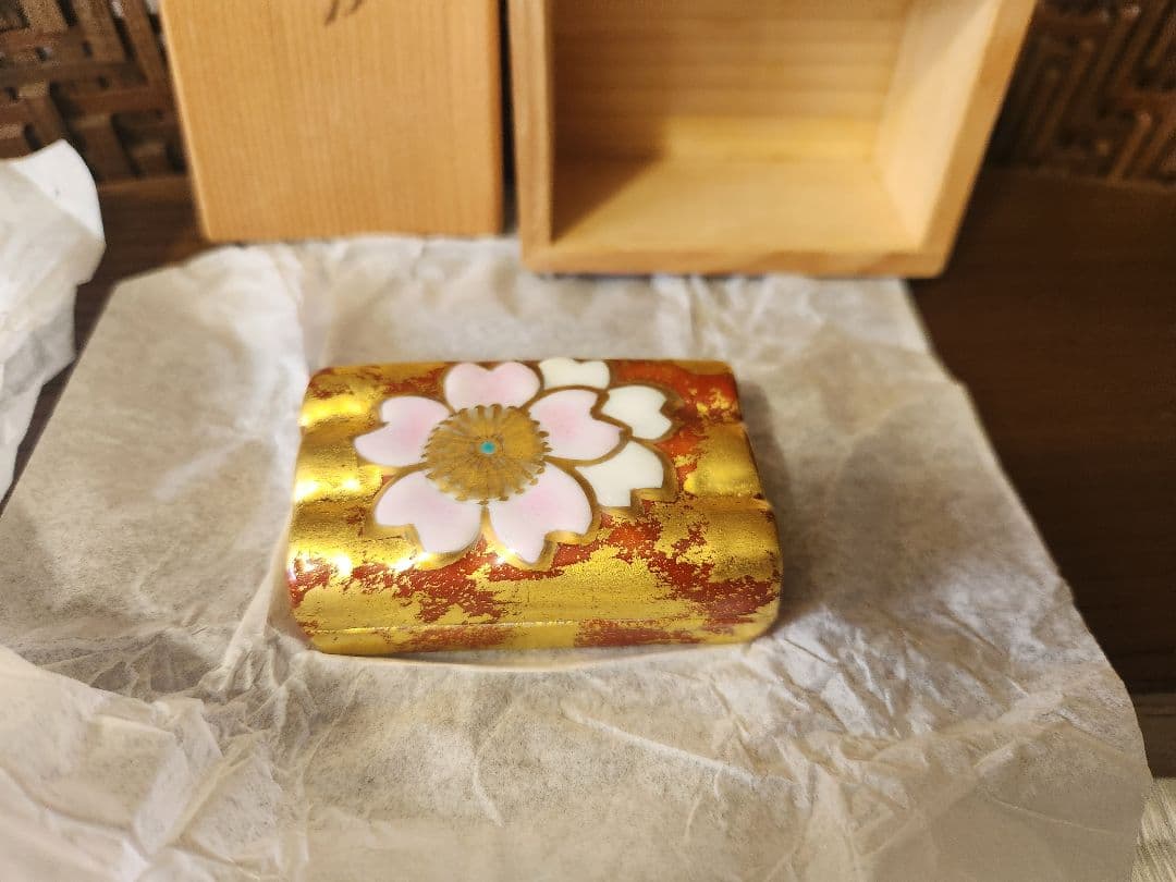 高野昭阿弥　香合　色絵　花筏　桜 京焼