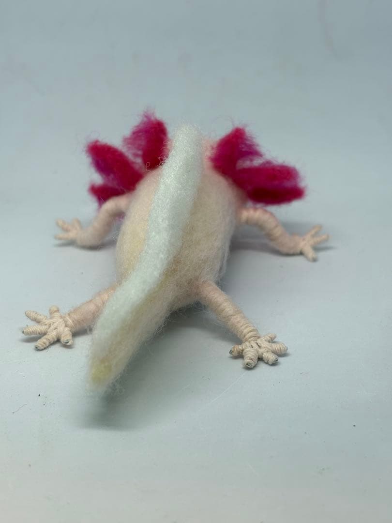 羊毛フェルト　ハンドメイド　ウーパールーパー