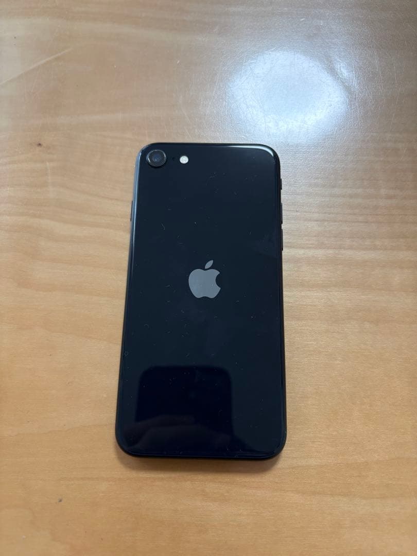Apple iPhone SE 第3世代　64GB 本体