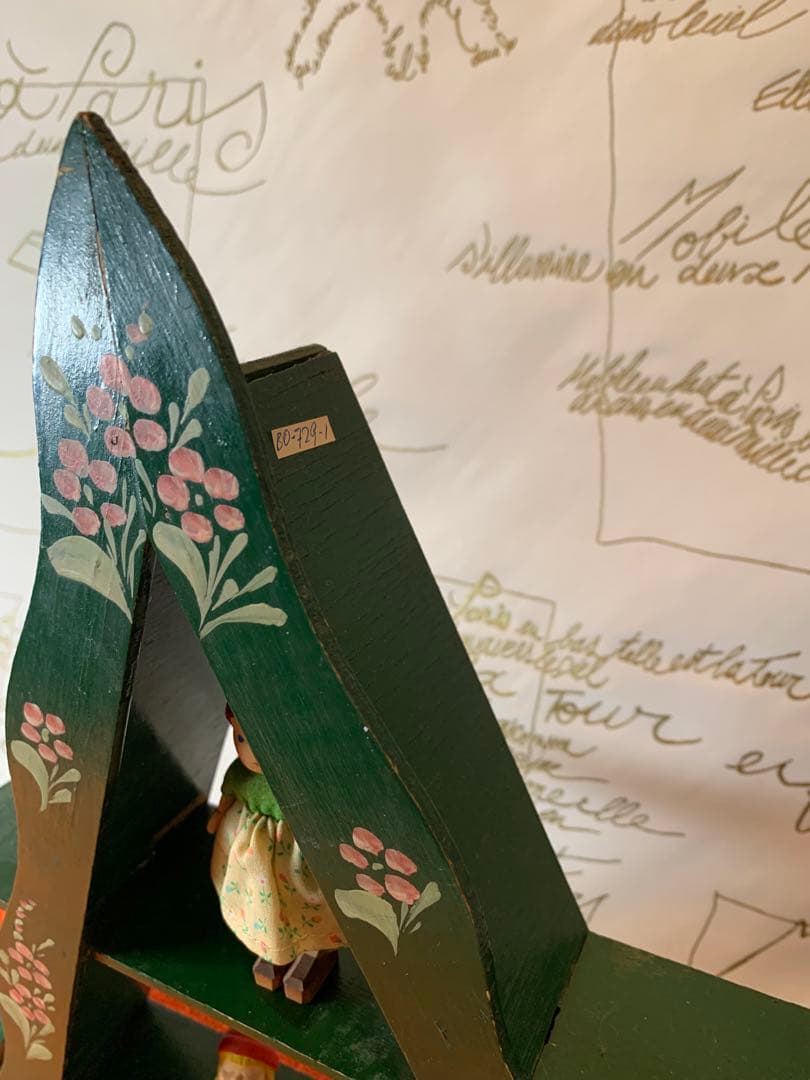 デンマーク製　ビンテージ　伝統的なスタイルの手書きの花柄が可愛い小さな壁掛け！