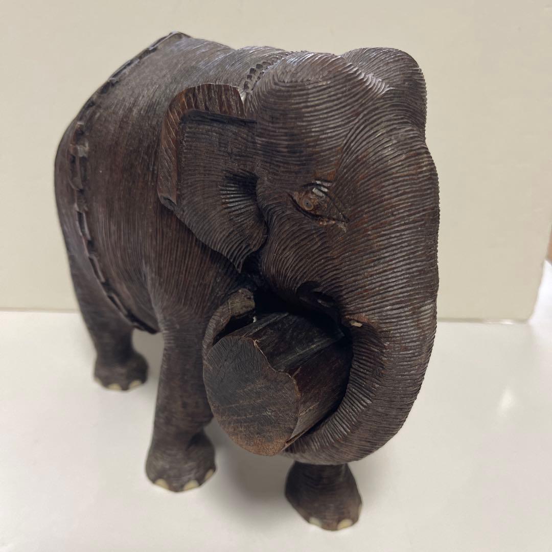精巧木製　働く象の彫刻　重量1.65Kg 長さ23㎝　幅10.5㎝高さ20.5㎝