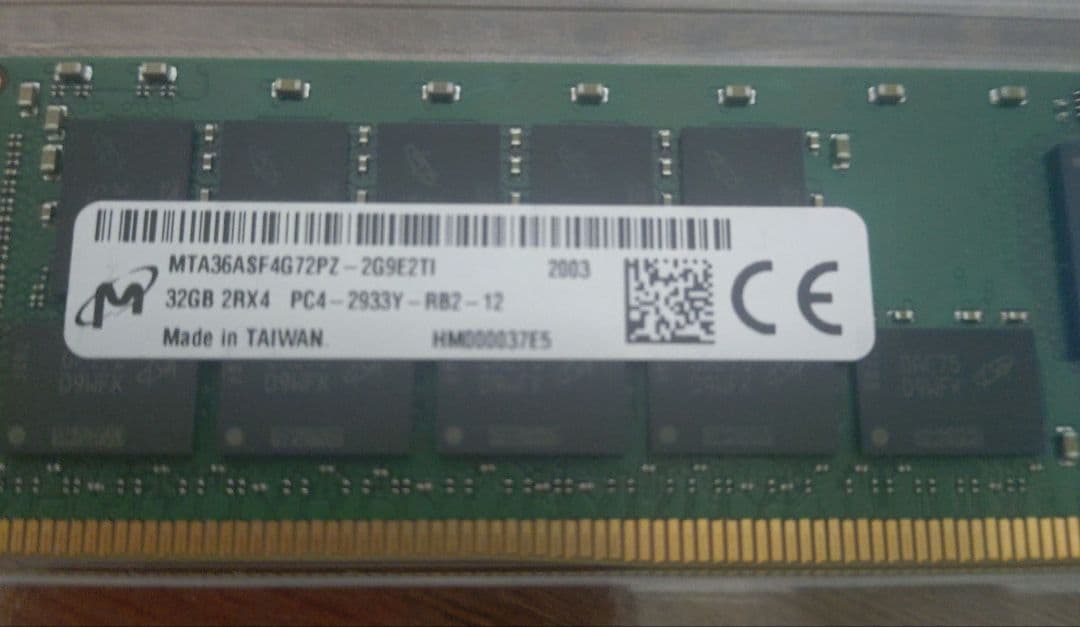 Crucial 32GB×2枚（64GB） DDR4 RDIMM メモリー