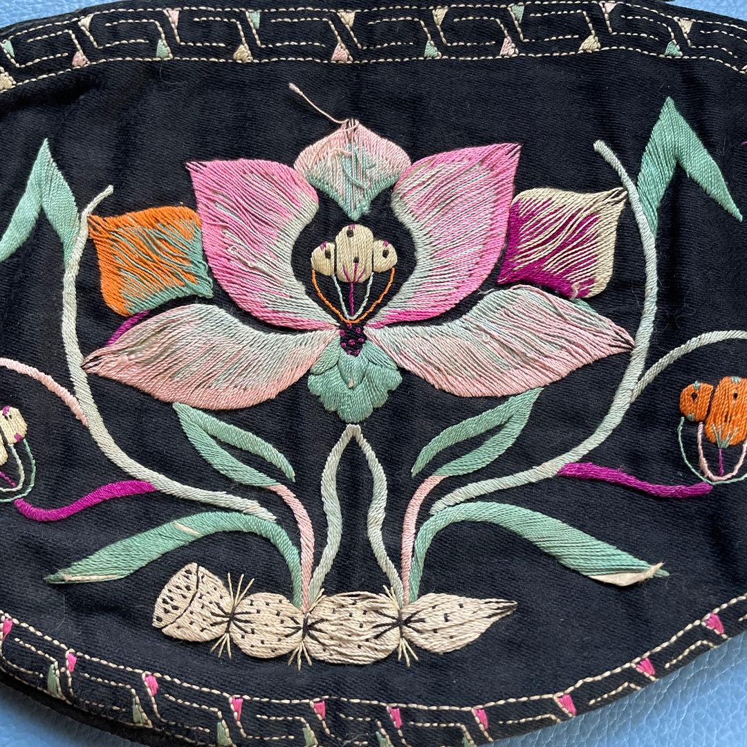 中国　古代刺繍　骨董品　ポーチ兼サッシュベルト　蓮の花　ロータス