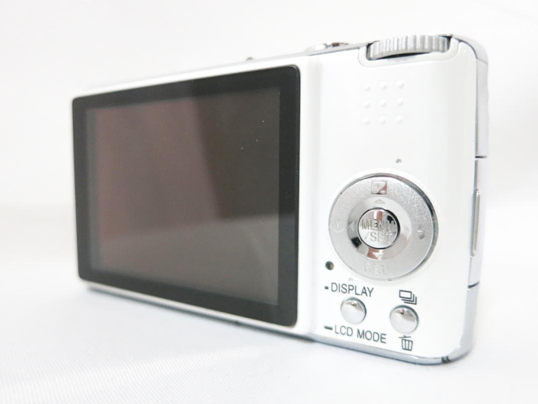 ✩美品✩ Panasonic デジカメ LUMIX DMC-FX01 ホワイト
