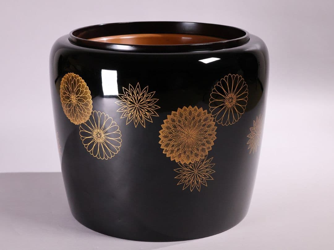 【MB311】輪島塗 菊金蒔絵 火鉢 黒塗 木製 銅おとし 茶道具 漆芸 工芸品