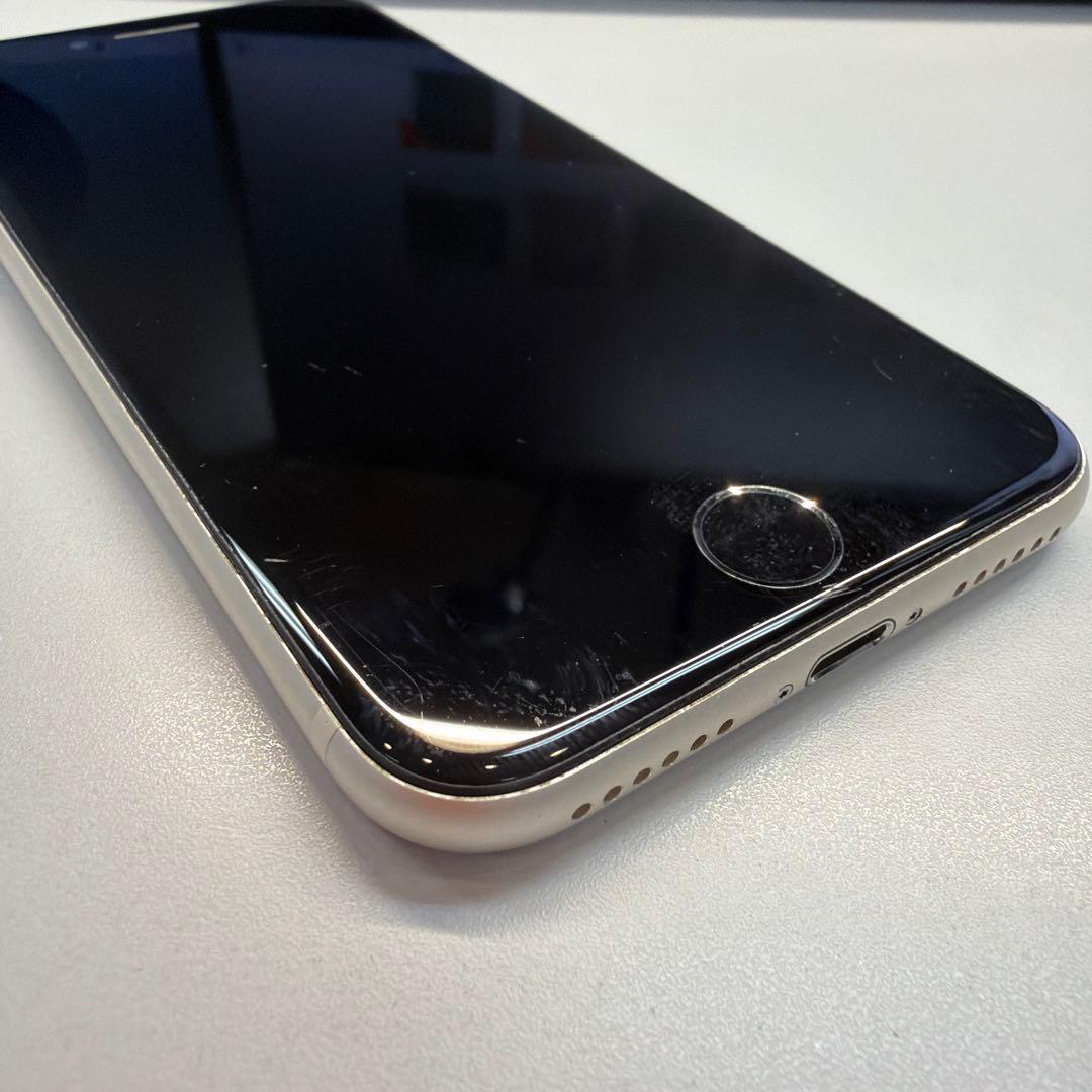 iPhone SE3 64GB スターライト 77% ウラ欠け小