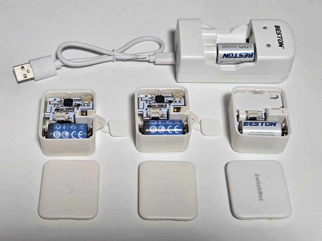 SwitchBot ボットx3個、CR2 USB充電器、 CR2充電池x2個