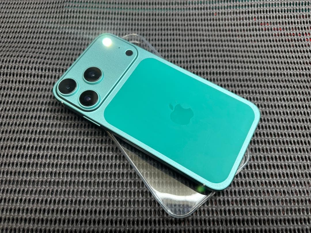 iphoneXR / iphone 17PRO Cyan外装！(限定希少色)