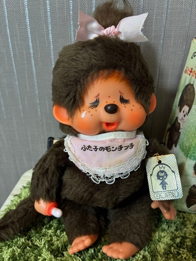 m*e様 1974年ふた子のモンチッチ当時物　金色の紙タグ付き　泣き顔女の子　箱
