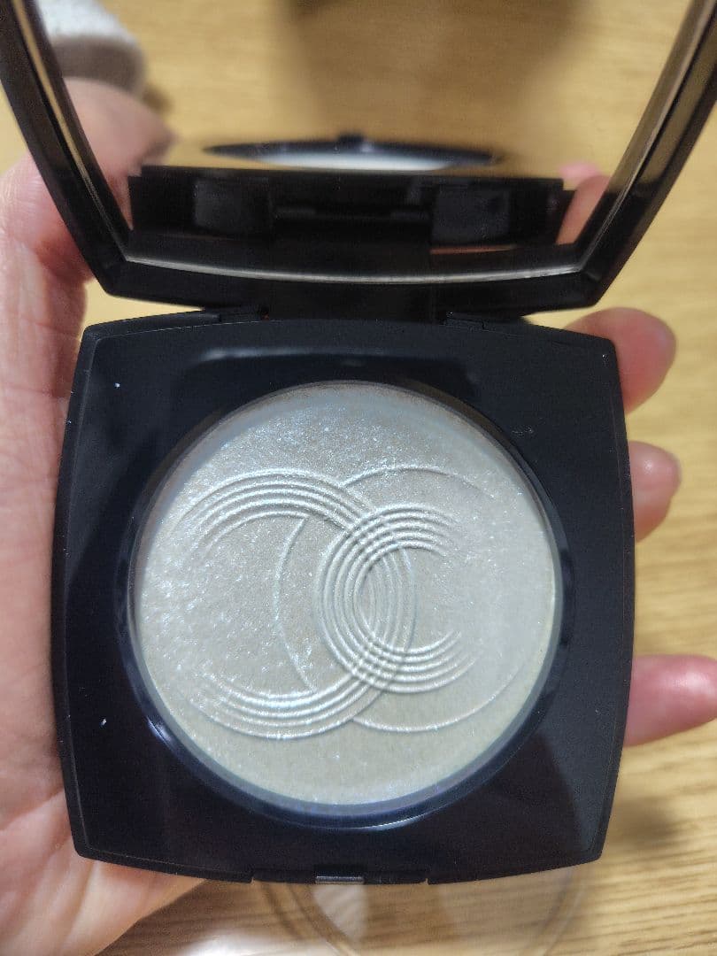 CHANEL ハイライトパウダー ルミエール　ドゥ ローシャン