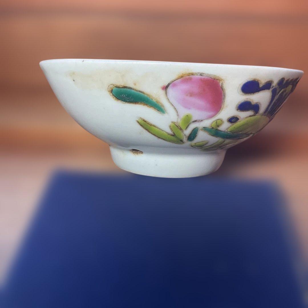 中国清朝の花模様の陶器製茶碗