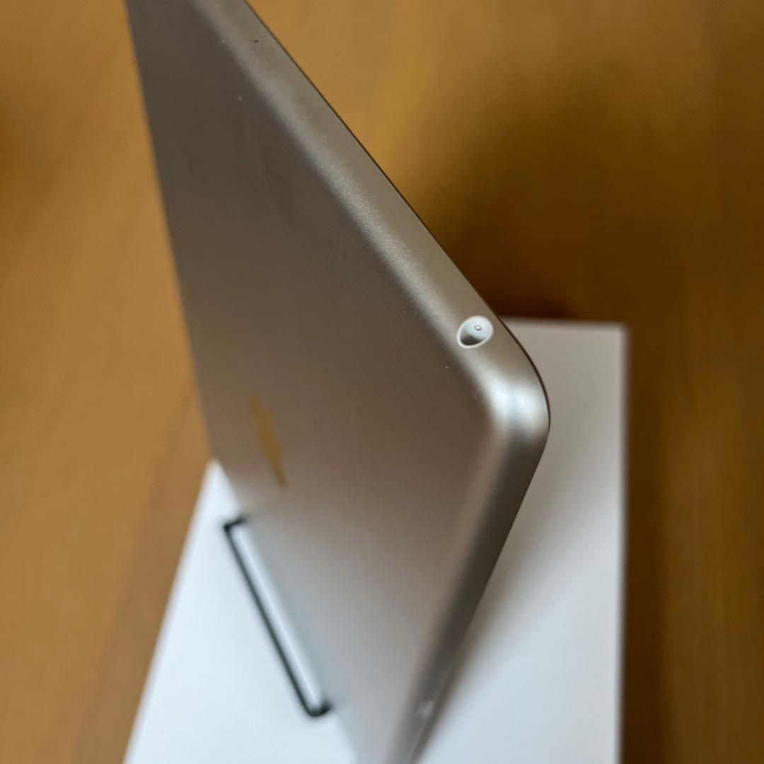 iPad シルバー第9世代 64GB本体wi-fiモデル