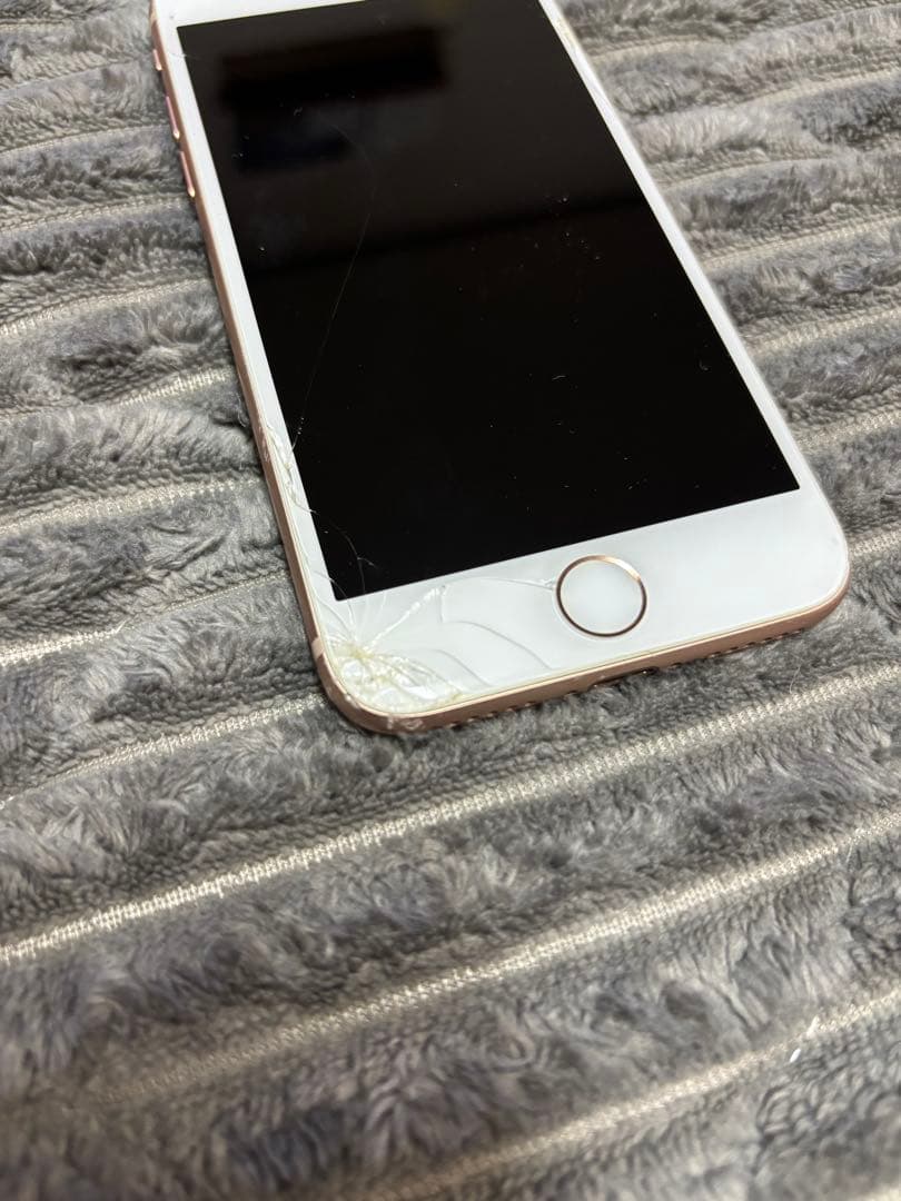 iPhone8 画面背面割れ 本体