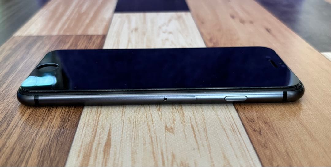 Apple iPhone 8 スペースグレイ 本体　64GB SIMフリー