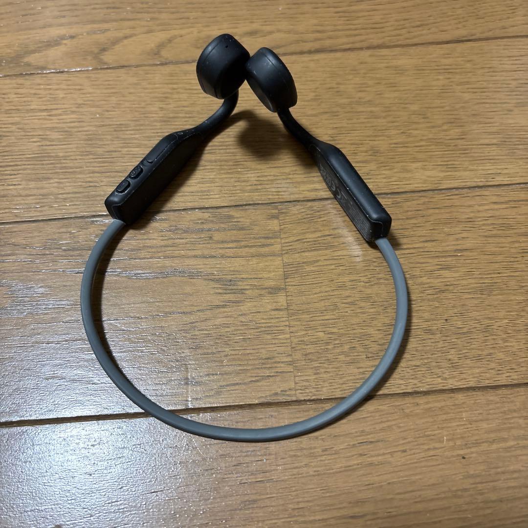 SHOKZ OpenMove 骨伝導イヤホン 本体と付属品