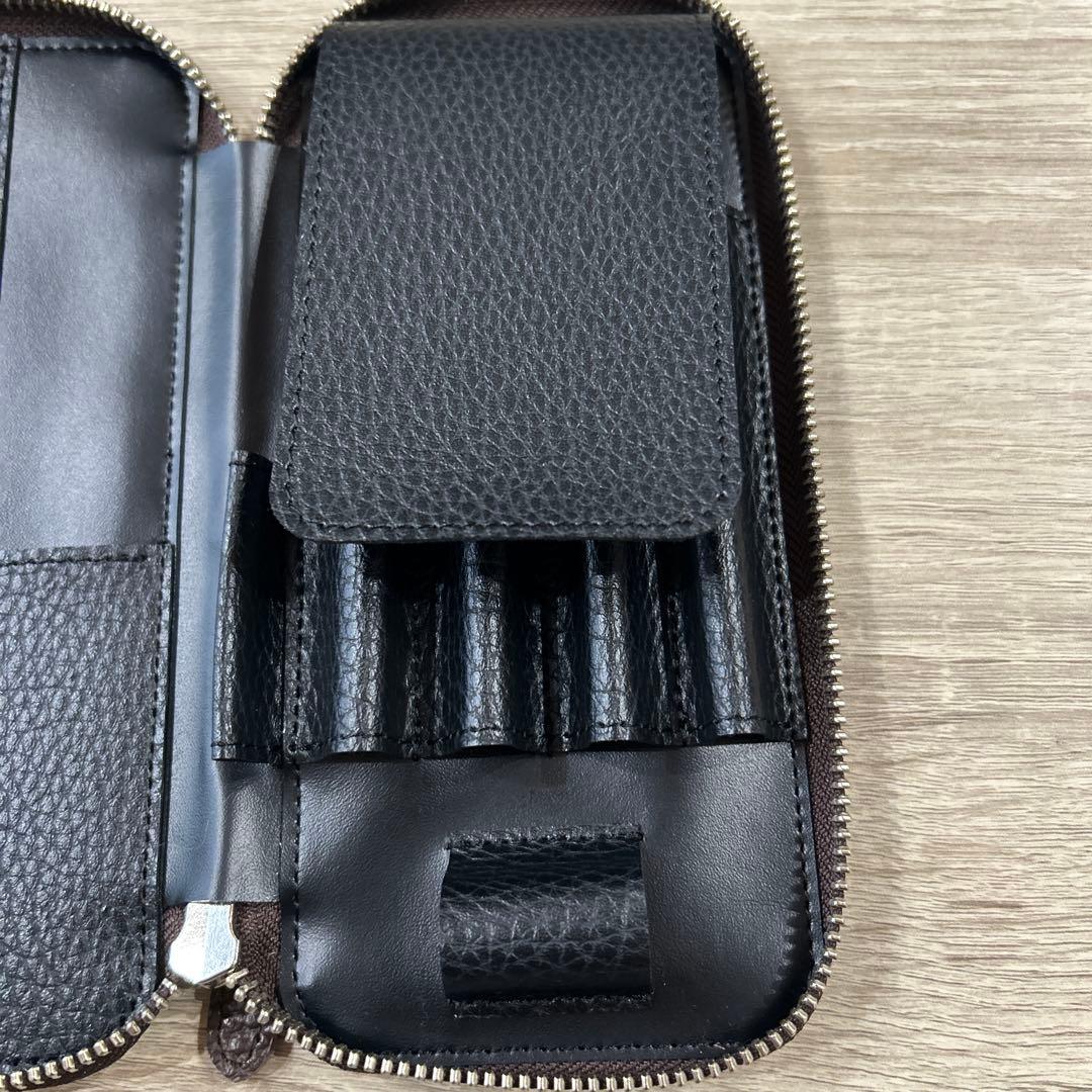 レザーラウンドジップペンケース エッセンシャル ADRIA ウイスキー