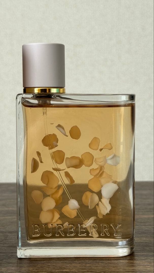 新品未開封 BURBERRY HER ペタルズ オードパルファム 88ml