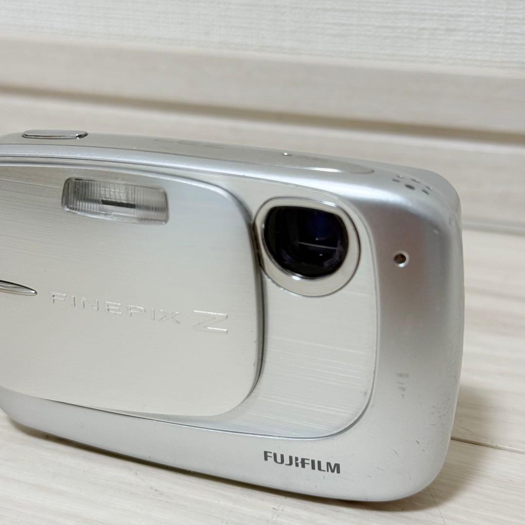 完品✨　FUJIFILM FinePix Z37 シルバー　コンデジ