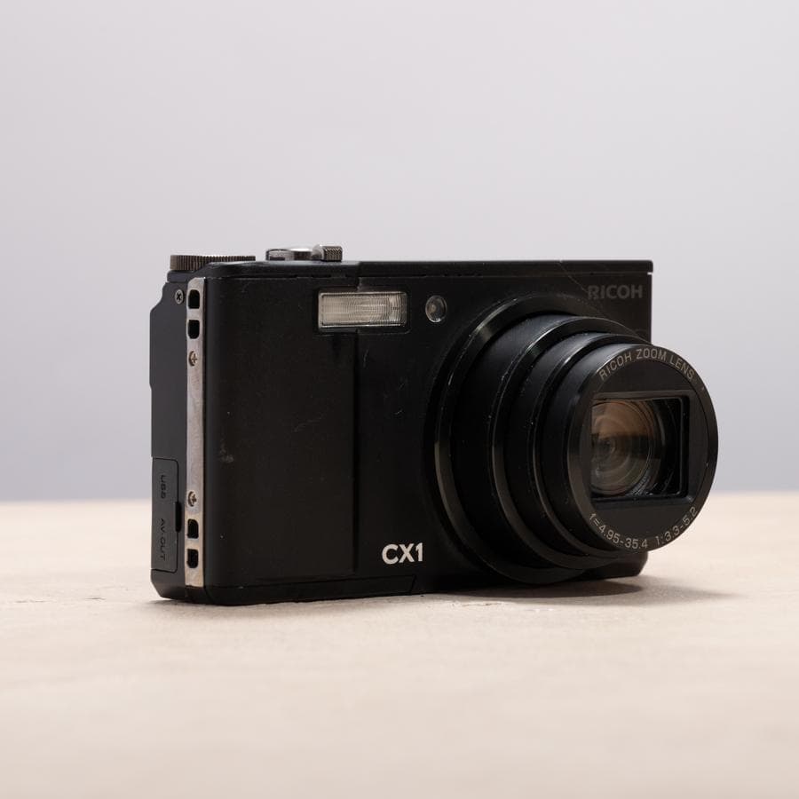 【憧れのコンデジっぽさを味わえる】RICOH CX1 ブラック
